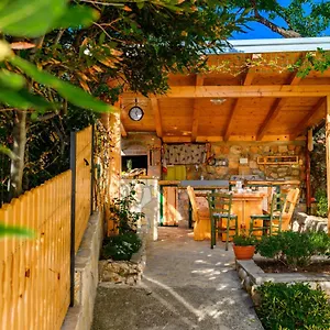  Apartment Paradiso